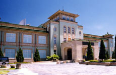 歷史博物館前身為前高雄市役所，是日據時代帝冠式建築的代表作。（圖/鮑忠暉攝）