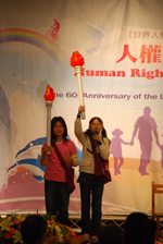 南台灣人權小天使在國際人權論壇逐條朗讀三十條人權宣言。(圖/侯志勇攝)