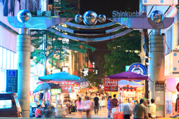 新堀江商圈是青少年聚集流連的購物、玩樂天地。(圖/林育恩攝)