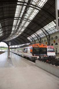 連接法國的高鐵，就是巴塞隆納奧運之後持續不斷的建設計畫之一。(圖/Jupiterimages Unlimited提供)
