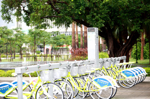 高雄市對於推行綠色運輸不遺餘力，有全國第一個「都會網絡型」公共腳踏車租賃系統。（圖／林育恩攝）
