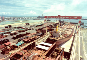大造船廠建廠的同時，也開始當時台灣最大油輪「柏瑪奮進號」的建造。（圖／台船公關課提供）