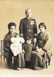 圖為日治時代居住在高雄的日本家庭，男主人擁有票選高雄市會議員的權力。（圖／高雄市立歷史博物館提供）
