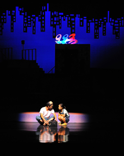 2009年暑假演出的劇作《頻率983》。（圖／台灣戲劇表演家劇團提供）