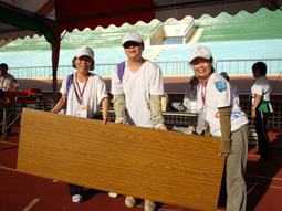 謝玉貞還參與2009高雄世運志工服務。（圖／謝玉貞提供）