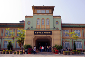 單車騎累了可以到高雄歷史博物館逛逛