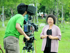 高雄市長陳菊（右）應Discovery傳播集團之邀，拍攝短片一起為綠地球發聲。(圖/高嘉澤攝影)