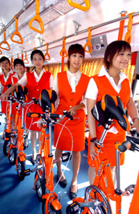 9月20日起，摺疊式單車也可以上公車。（圖/張忠義攝）