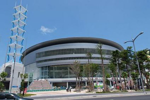 高雄巨蛋綜合體育館將於9/27正式落成啟用，世運體操暖身賽10月底將在此舉行。（圖/鮑忠輝攝）