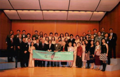 「紅木屐合唱團」應邀至日本演唱，陳武雄發表台灣歌謠創作曲，深獲好評。（圖/陳武雄提供）