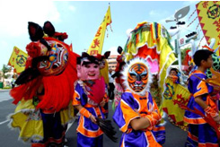 「獅甲風華」踩街遊行，是每年戲獅甲活動的高潮之一。（圖/張忠義攝）
