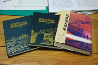 彭瑞金專攻台灣文學史，著有台灣文學評論、文學評傳、高雄文學史等20餘本作品，可謂是著作等身。（圖：侯志勇攝）