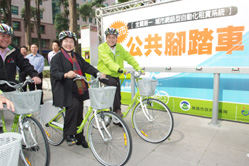 陳菊市長宣布高市公共自行車租賃系統啟動，2月18日將有20站、1500輛首波上路。﹝圖／鮑忠暉攝﹞