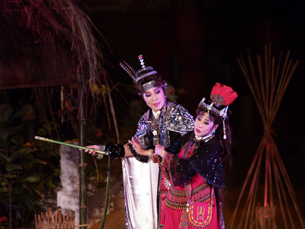 結合國樂、歌仔戲、原住民文化的創新表演風格，讓歌仔戲音樂劇「鬼湖戀」一推出，便獲得高度的評價。(圖/高雄市政府文化局提供）