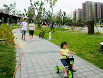 在高雄市，每人平均享有綠地5.03公頃，比台北市民多了將近一倍。(攝影/蕭夙茗)