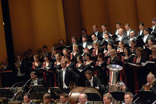 「維也納國家歌劇院合唱團」，其燦爛、響亮的「強音」與優雅、流暢的「弱音」正是合唱團驕傲的傳統(chor-orchester)。(圖/牛耳藝術提供)
