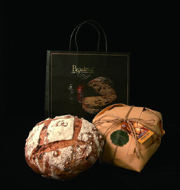 亞洲盃冠軍、世界盃亞軍酒釀桂圓麵包，連包裝設計也獲得經濟部工業局「優良設計產品」獎。(圖/帕莎蒂娜烘焙坊提供)