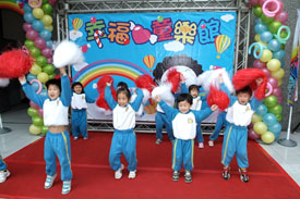 近期開幕的「幸福．童樂館」位於市府一樓東側門旁。（圖／鮑忠暉攝）