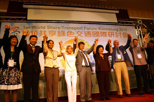 世界首次舉辦的「2010共享綠色交通國際研討會」，聚集世界各地23個國家地區超過40位專家學者前來高雄。(圖/周佳德攝)