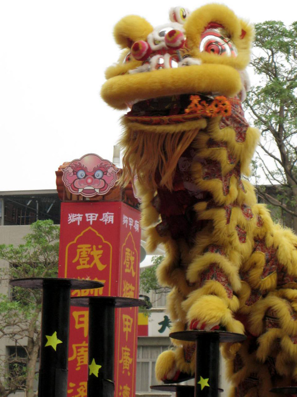 高雄重要的民俗節慶「戲獅甲」每年在高雄廣濟宮拉開序幕。(圖/高雄市歷史博物館提供)