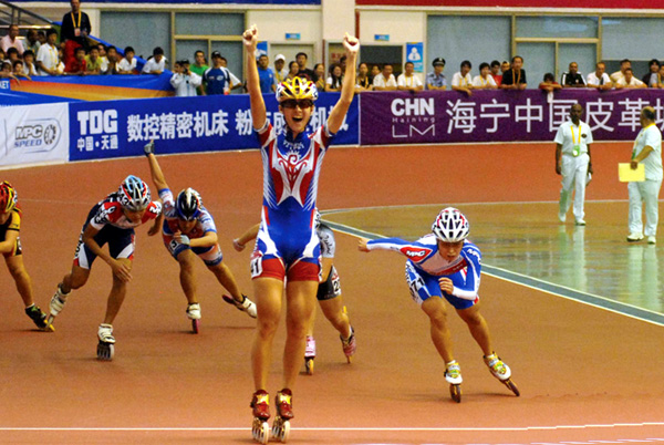 獲得亞運直排輪500M金牌的高雄子弟-黃郁婷。(圖/黃錦龍提供)