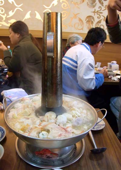 酸菜白肉鍋是冷冷冬天的首選。(圖/小詠提供)