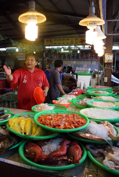 蚵仔寮漁市擁有新鮮漁獲。(圖/熊宏輝攝)