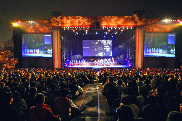 聲勢懾人的「草地音樂會」是非常受民眾歡迎的戶外藝術盛會。(圖/謝一麟攝，高雄市政府文化局提供)