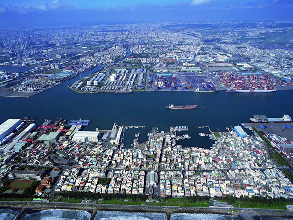 擁有海空雙運的高雄市，是台灣基礎工業的龍頭。(圖/高雄市政府經濟發展局提供)