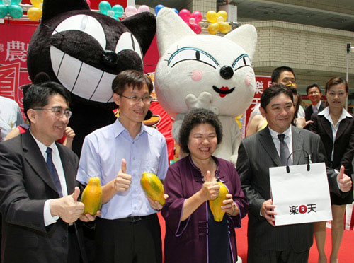 市府曾與台灣樂天市場運用網路平台合作「高雄農產品館」，銷售大高雄農特產品。(圖/台灣樂天市場提供)