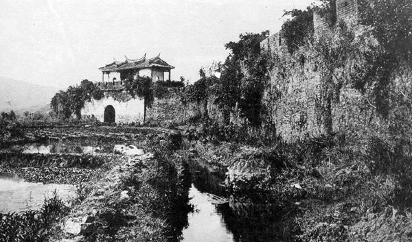 左營舊城東門的昔日樣貌。(圖/高雄市政府文化局提供)