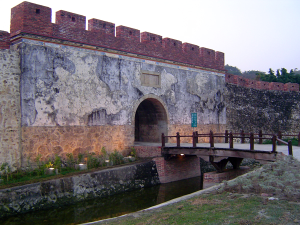 現今保存完整的左營舊城東門。(圖/高雄市政府文化局提供)