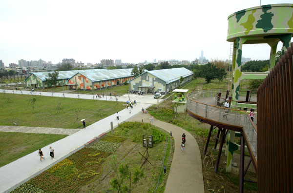 衛武營公園內保留既有建築並增加生態，將人為影響降到最低。(圖：蔡明余攝)