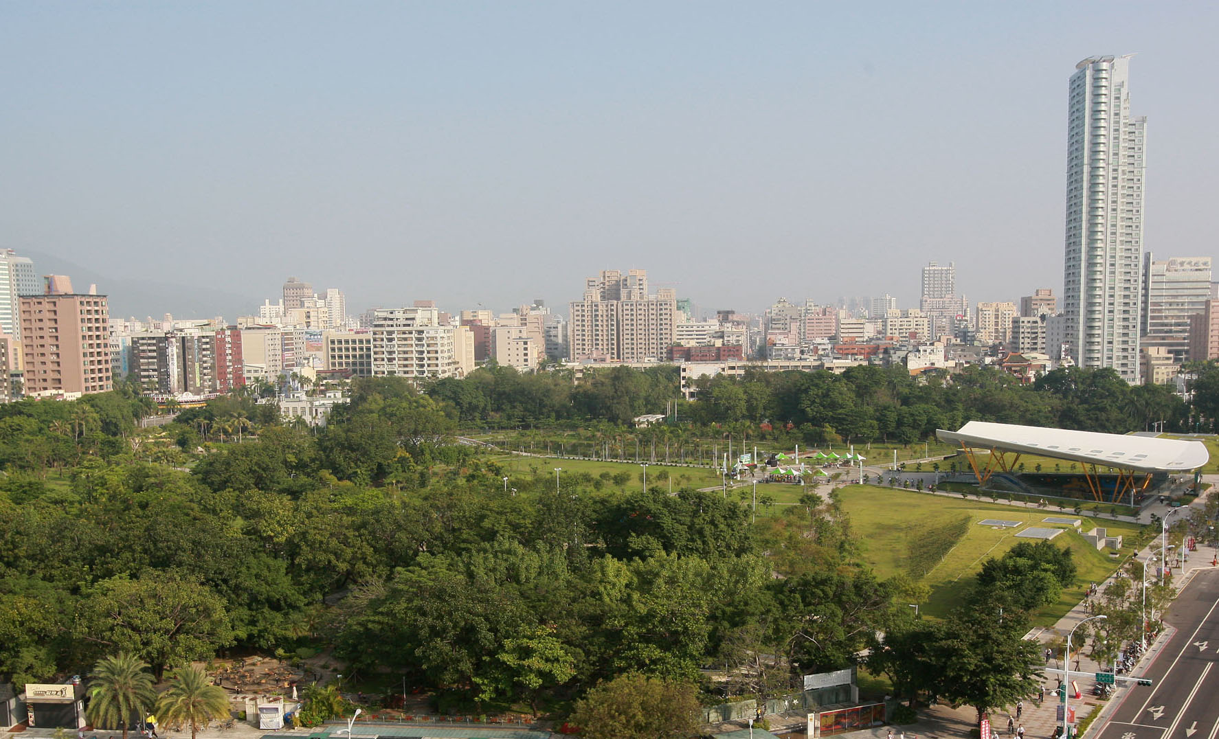 充滿綠意與自然生態的中央公園，是高雄的城市之肺代表。(圖：蔡明余攝)