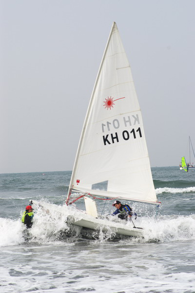 帆船運動除了挑戰人體極限，也須對變幻莫測的海洋風向有臨場反應的能力。 (圖/高雄市體育會帆船委員會 提供)