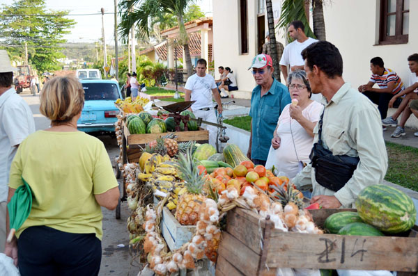 古巴「農民市集」強調就近生產、就近販售。(圖/高雄市政府農業局 提供)