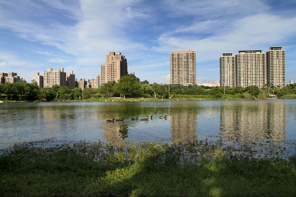 內惟埤濕地公園保留了城市中的賞鳥空間。（圖/蔡明余）