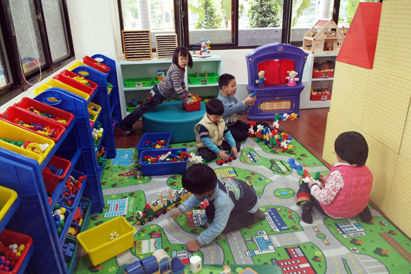 高雄市各區設有「幸福．童樂館」等室內兒童遊戲空間，提供民眾運用。（圖/鮑忠暉攝）