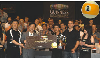 Deputy Mayor of Kaohsiung, Tai-San Chiu congratulated Ching-Shun Yang for winning the Kaohsiung leg of the Asian 9-ball tour and the purse of US$15,000.