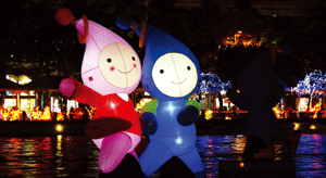 水精靈光廊矗立於愛河上The World Games Mascot-Gao Mei and Syong Ge stand in the center of Love River