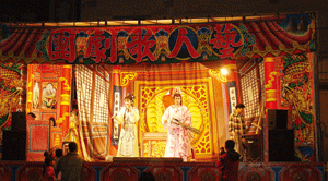 後勁甘尾會於熱鬧的氛圍中展現台灣特有的民俗風情。The festival exemplifies the unique way Kaohsiung residents celebrate the New Year.